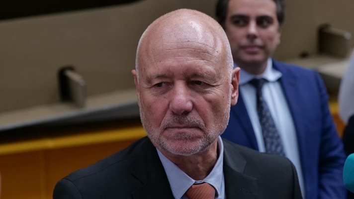 Тагарев: Разполагането на самолетите в Безмер е правилно решение