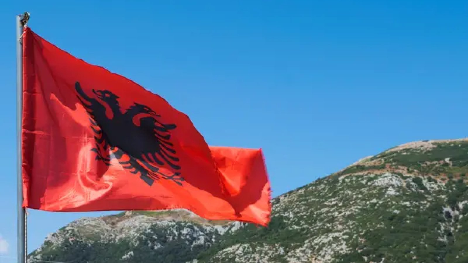 Албания пламна в протести: Гумени куршуми срещу демонстранти, над 1000 задържани според полицията