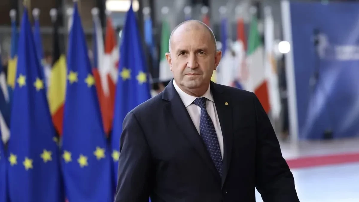 Радев: Службите в Малта ни дадоха 36 фактури за полети на Пеевски за 5 млн. евро